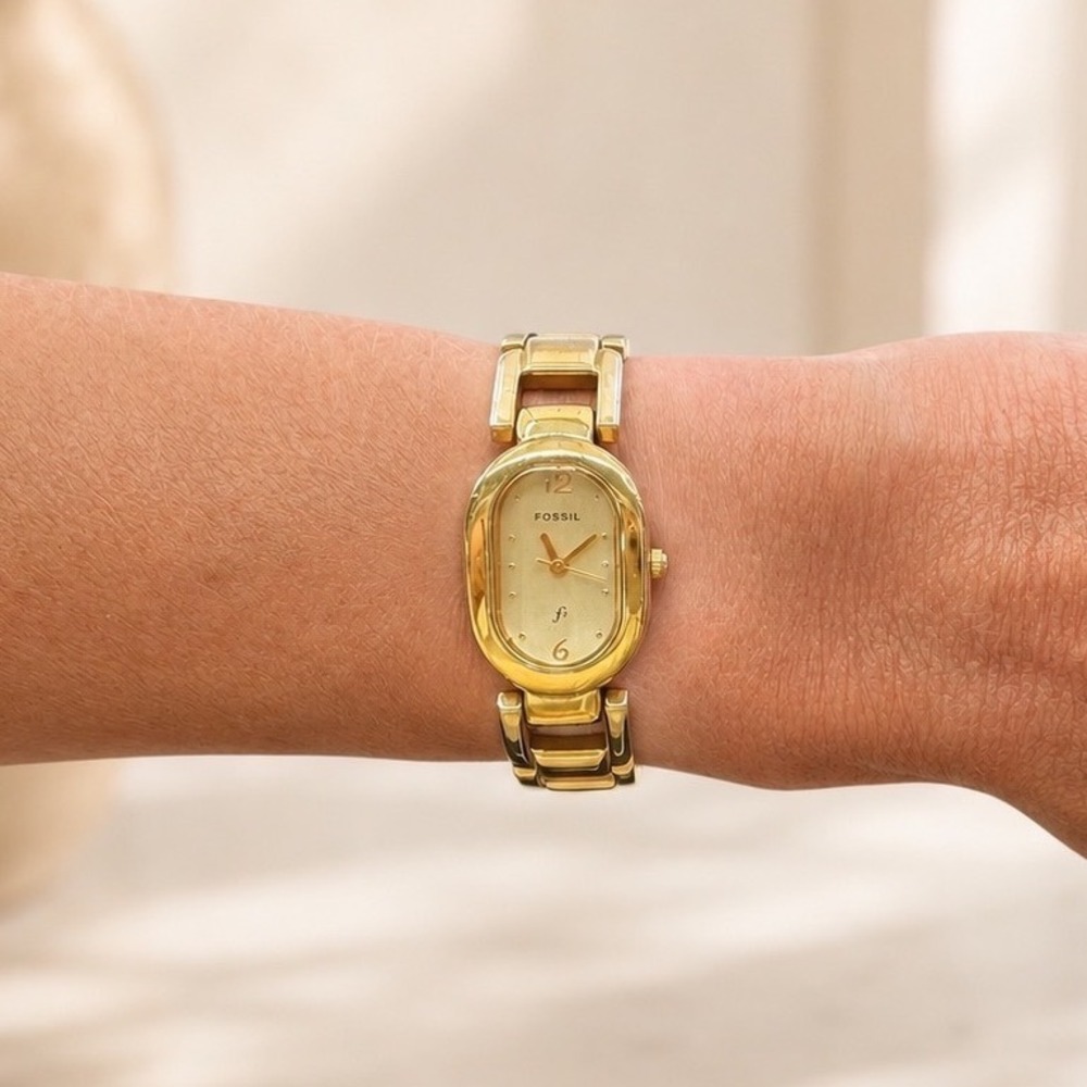 Vintage Fossil f2 Women's Bracelet Watch Oval Face Gold Tone New Battery